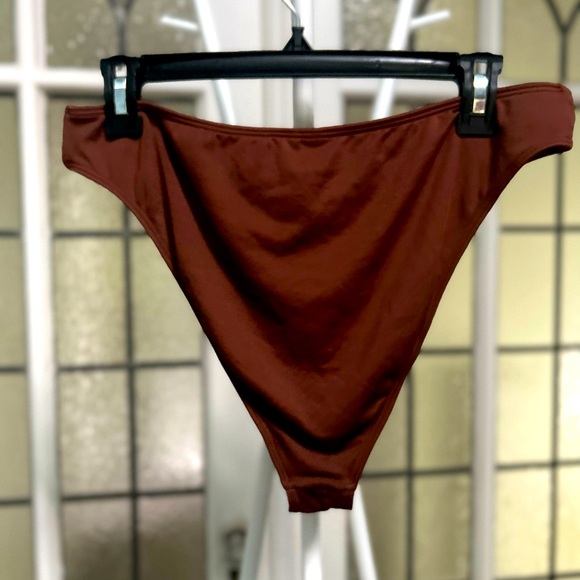 Top + Bottom Urban Outfitters Bikini 👙✨🌺 - Picture 7 of 7